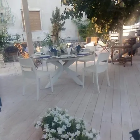 Apartment Grazioso Con Giardino. Ristrutturato E Sul Lungomare